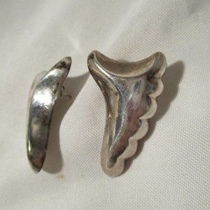 TAXCO 925 STERLING SILVER SHARK TOOTH ABSTRACT Pierced Earrings Artisan Jewelry